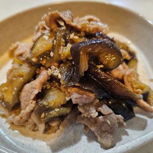 Maiの作ってみた!投稿(【豚こまなすのごまだれ炒め】ボリュームたっぷり♪ご飯が進む！)