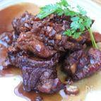 ワンパンで簡単！主な食材3つ！スペアリブのバルサミコ煮込み