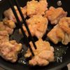 ただ焼いて乗せるだけ。旨すぎる【和風サルサチキン】の工程5