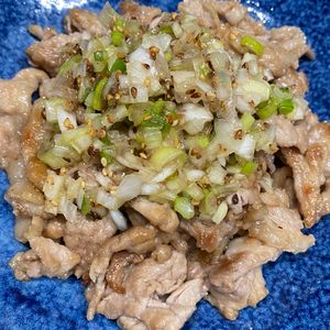 705の作ってみた!投稿(10分でごちそう！【カリカリ豚こまの香味ねぎダレ】)
