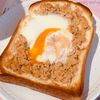 すみれの作ってみた!投稿(つくりおきそぼろで♪とろーり卵の鶏そぼろトースト)