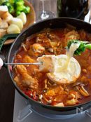 鶏肉とキャベツのトマトチーズフォンデュ鍋