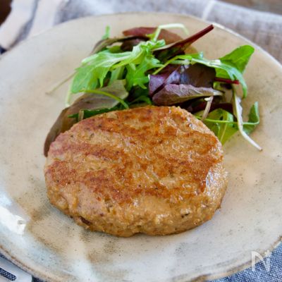 缶詰で簡単!子ども喜ぶフワフワいわしハンバーグ