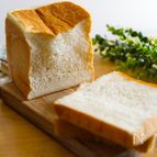 厚切りがおいしい！しっとりふわふわ♪はちみつミルク食パン