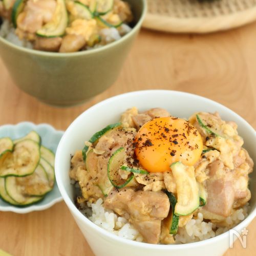 ズッキーニで楽しむ新定番！親子丼
