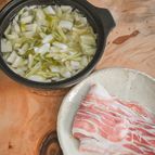 少ない材料で簡単♪豚肉と白菜と長ねぎの白だし鍋