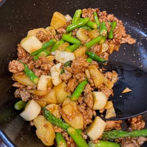 1169387の作ってみた!投稿(ごはんが進む♡アスパラとじゃがいものオイスターカレー炒め)