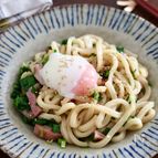【レンジで簡単！】ベーコンとニラの混ぜうどん