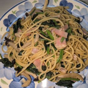 KUMIKOの作ってみた!投稿(簡単！『ほうれん草とベーコンとしめじの醤油パスタ』)