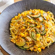 【甘味全開！】ズッキーニととうもろこしのガリバタ醤油パスタ