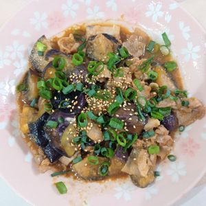 milkの作ってみた!投稿(＼油は大さじ2 ／とろとろ♪豚バラなすの味噌炒め)