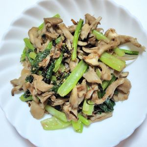 ふうかの作ってみた!投稿(2分副菜『小松菜と舞茸の胡麻おかか和え』レンジで簡単♡)
