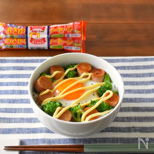 おさかなでつくったソーセージのにんにくバターエッグ丼