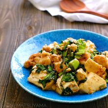 鶏肉と豆腐と小松菜の和風ごまおかか炒め