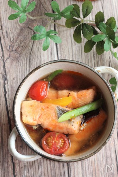 鮭とカラフル野菜の酸辣湯風