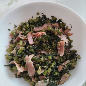 KUMIKOの作ってみた!投稿(【痩せたい時の大根葉とベーコンのふりかけ】味付け簡単♪)