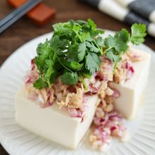 パクチー香る♡ツナと紫たまねぎのエスニック冷奴