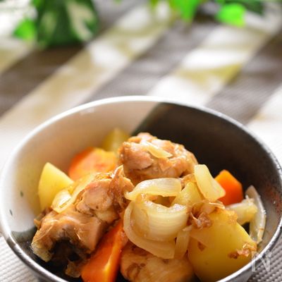 鰹節の風味とお酢で☆さっぱり美味しい!【鶏肉じゃが】