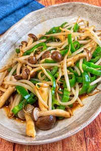 【ピーマンしめじもやしのチンジャオロース風】お肉なしでも満足