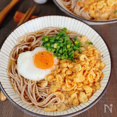 【月見たぬき蕎麦】レンジで簡単半熟卵と、安定の蕎麦つゆで♪
