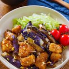 【ご飯にのせたい】鶏むね肉とトロトロ茄子のさっぱり甘酢炒め