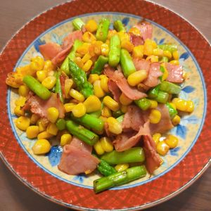 たりおの作ってみた!投稿(＊アスパラベーコンの彩りコンソメ炒め＊コーンの食感楽しい♪)