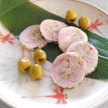 鶏もも肉のオリーブハム【洋風おせち】
