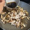 ワンパン!きのこと豚こまのポン酢炒めの工程3