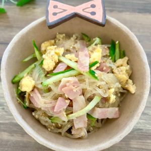 のりのり🐾🎀🤍の作ってみた!投稿(10分で味しみ抜群♪抱えて食べたい♪『春雨のごちそうサラダ』)