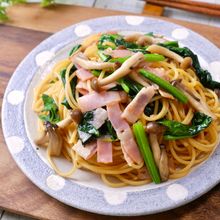 簡単！『ほうれん草とベーコンとしめじの醤油パスタ』
