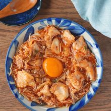 【鶏むねとえのきがあったらこれ】レンジで簡単!旨辛ユッケ風