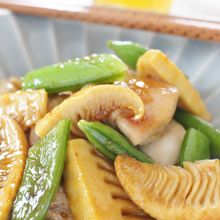 今が旬！タケノコ＆スナップえんどうと鶏肉のオイスター炒め