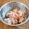 『鶏むね肉とマッシュルームのクリーム煮』牛乳で☆お手軽洋食♪の工程1