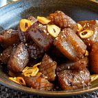 切って、ちぎって、味しみしみ【旨辛ちぎりこんにゃく】