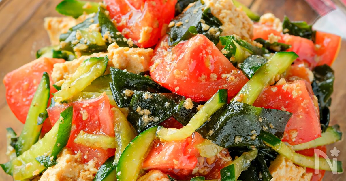 【豆腐、トマト、きゅうり、わかめのごま香る居酒屋風サラダ】