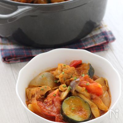 鶏肉のトマト煮込み