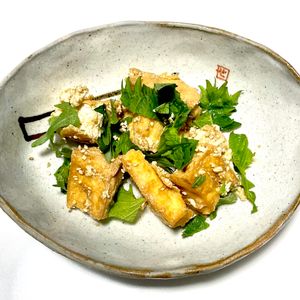 ごんべすの作ってみた!投稿(【ちぎり絹揚げのレンチンにんにくごま味噌】冷やしても美味しい)