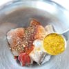 漬けて焼くだけ!カジキのタンドリー焼きの工程1