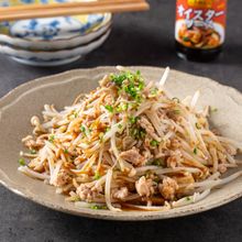 鶏ひき肉ともやしのオイスター炒め