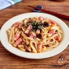身近な材料で大満足【ベーコンとしめじのバター焼きうどん】