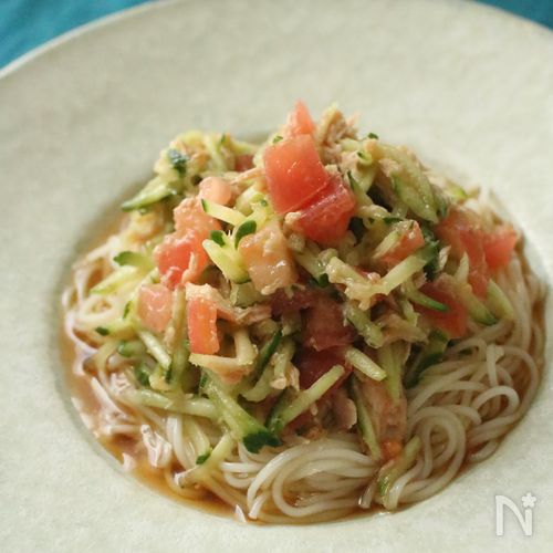 暑い日にピッタリ！トマツナきゅうりのごま油和えそうめん