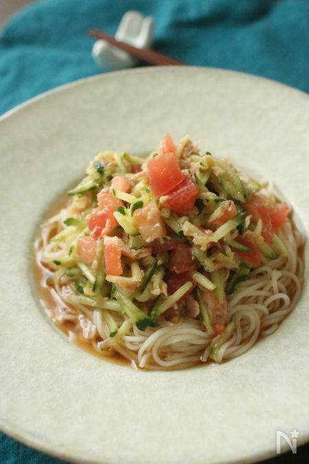 トマトとツナ、きゅうりのごま油和えそうめん