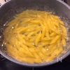 【豚バラとキノコのチーズクリームペンネ】コクうま濃厚♡の工程1