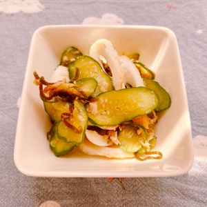 ビートの作ってみた!投稿(5分de完成♡抱えて食べたい♡竹輪とキュウリの塩昆布和え♡)