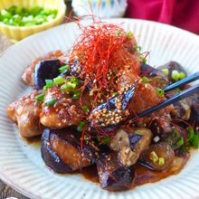 【なすと鶏肉絶品コンビ】とろとろなすと鶏肉の甘辛い韓国風