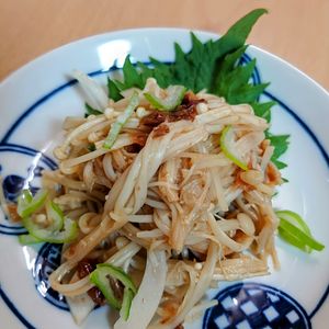 まゆのの作ってみた!投稿(オニオン入りでさっぱり☆えのきの梅ぽんおかか和え☆)