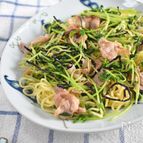 豆苗と豚ばらの塩焼きそば