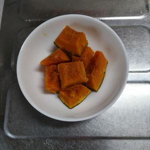 KUMIKOの作ってみた!投稿(味付けは塩だけ♪甘い塩カボチャの作り方)
