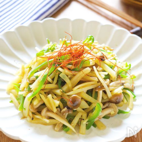 旨味たっぷり【ピーマンとじゃがいもときのこのオイスター炒め】