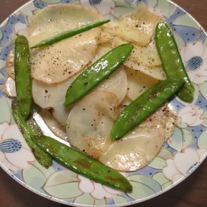 たりおの作ってみた!投稿(新じゃがときぬさやのシャキシャキ炒め)